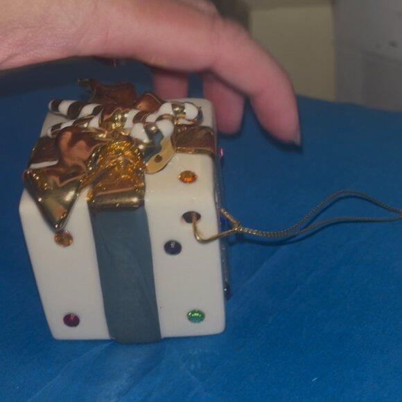 The Jeweled Git Box Ornament (certified) (2003) - Picture 1 of 2